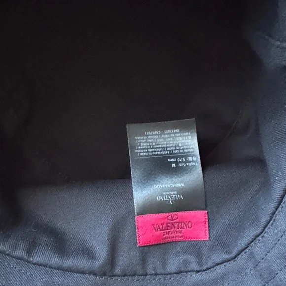 Valentino Garavani Black and White Geometric Hat - Picture 4 of 6